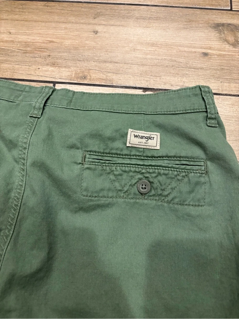 Wrangler Mens Size 34 Green Stretch Outdoor Casual Chino Flat Front Shorts